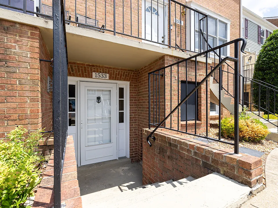 1533 Americana Dr