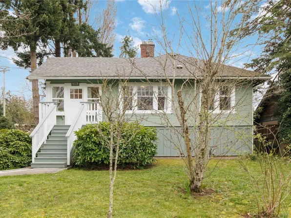 999 Darwin Ave, Saanich, BC V8X 2X8