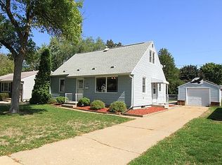 427 22nd St NW, Cedar Rapids, IA 52405