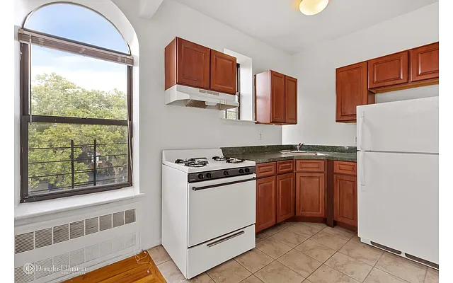 Rented by Douglas Elliman | media 16