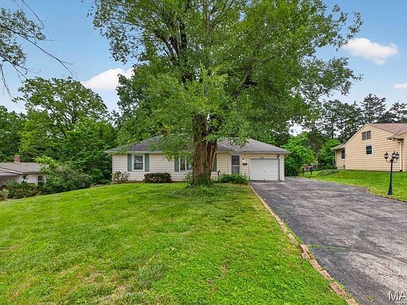 2nd image of 814 Arminda Ave