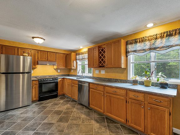3rd image of 1304 Cape Road