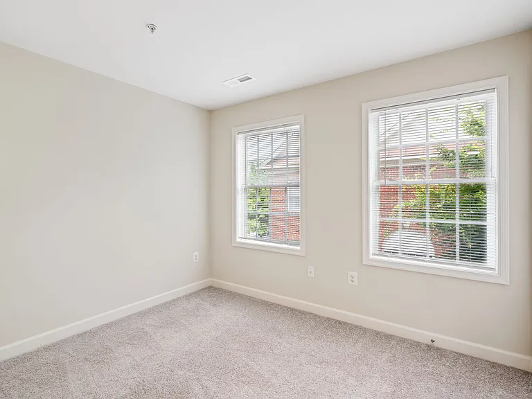 788 N Wakefield St — Photo 36