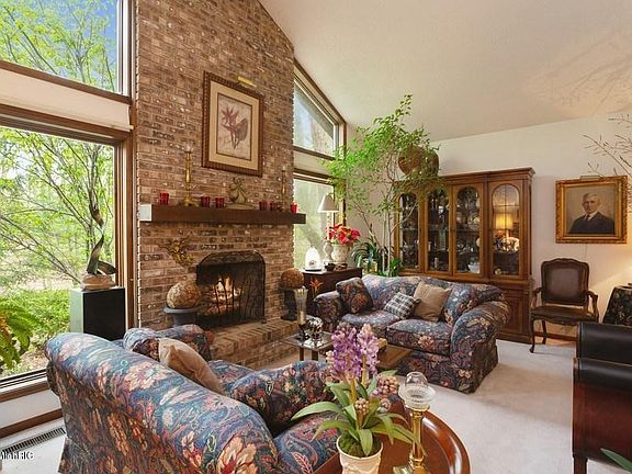 2nd image of 4892 Hillside Ct