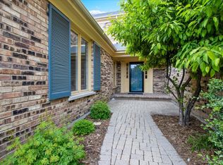 7 The Court Of Island Point, Northbrook, IL 60062
