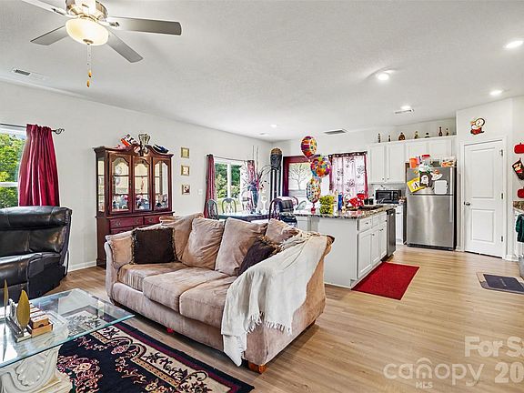 4th image of 219 Aniston Ln