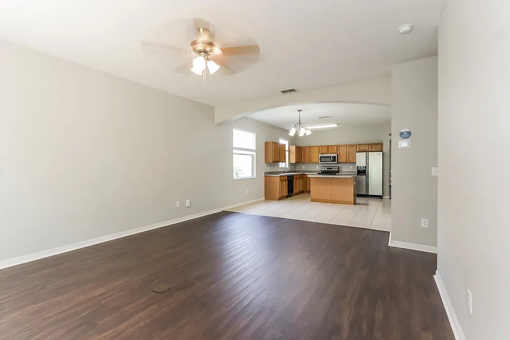 3 bed, 2.0 bath, 2072 sqft, $3,840 — Photo 3