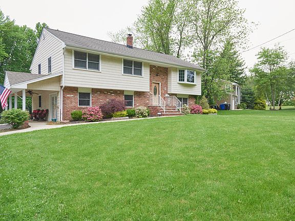 3rd image of 5 Kenwood Dr