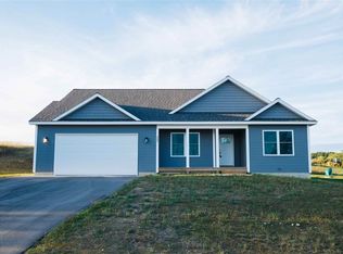 5290 Ravenhurst Dr, Traverse City, MI 49685