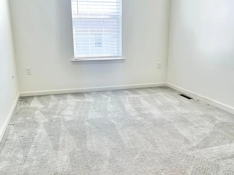 1748 Fairbank Ln — Photo 10