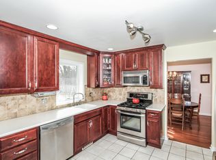 5N325 Oak Rd, St Charles, IL 60175