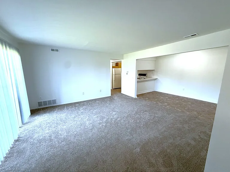 Charter Oaks Apartments — Photo 204