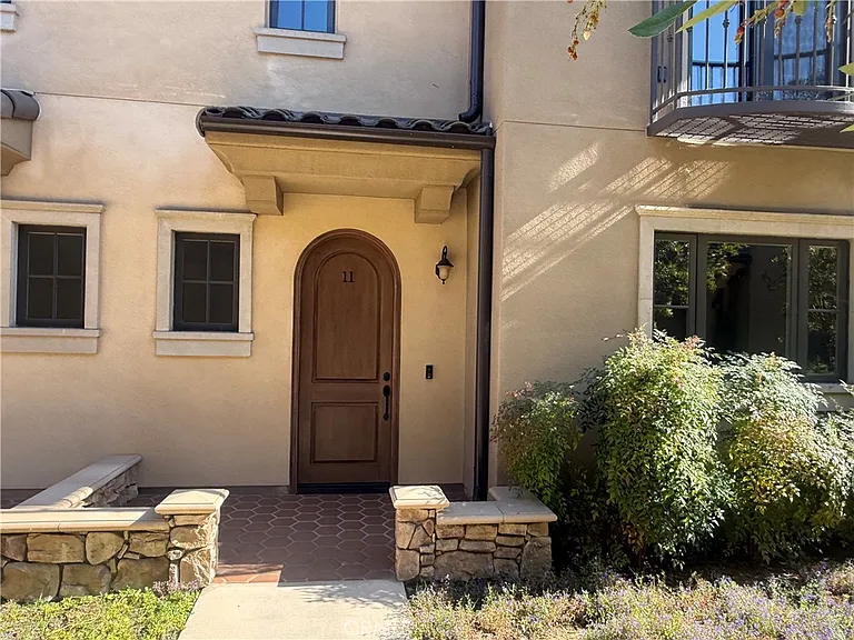 158 S Sierra Madre Blvd — Photo 4