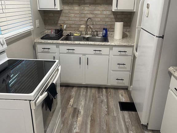 4th image of 2818 Oxford Ave