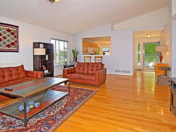 5th image of 1479 Wildrose Dr