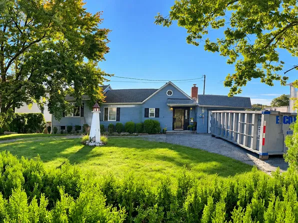 514 Drumgoole Rd E, Staten Island, NY 10312