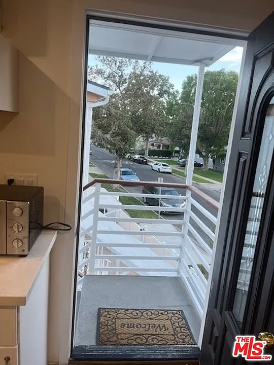 1 bed, 1.0 bath, 400 sqft, $2,100 — Photo 2