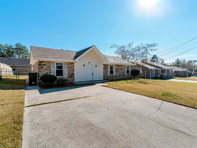 2937 Dahlia Dr — Photo 4