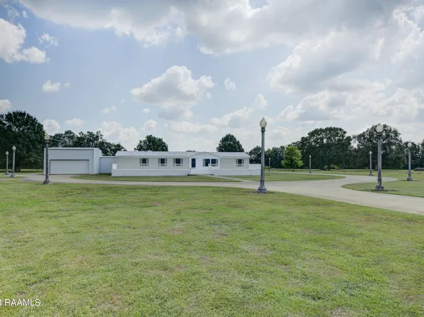 606 & 606 Saint Clair Rd #A, Breaux Bridge, LA 70517
