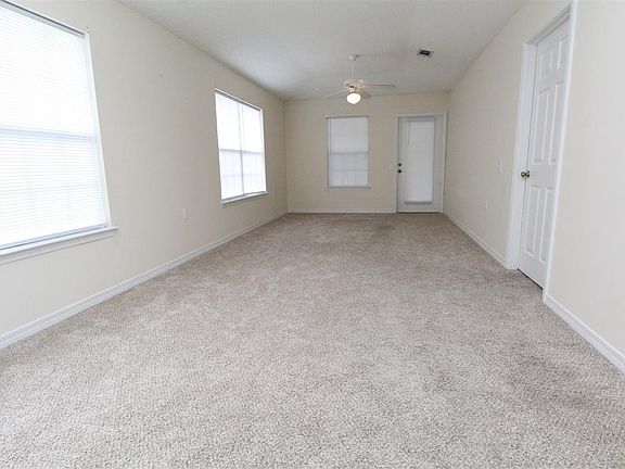 3rd image of 1016 Towle Cir