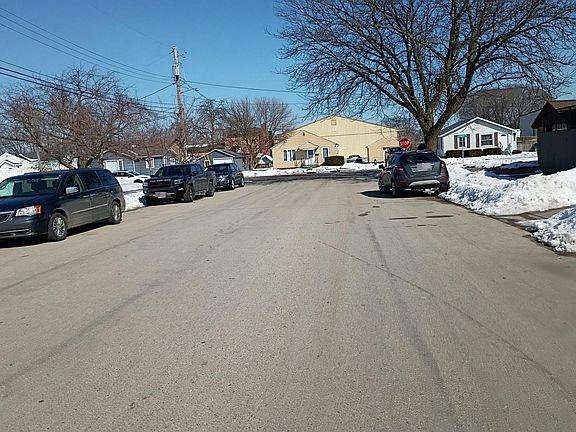 4th image of 1922 Caledonia St