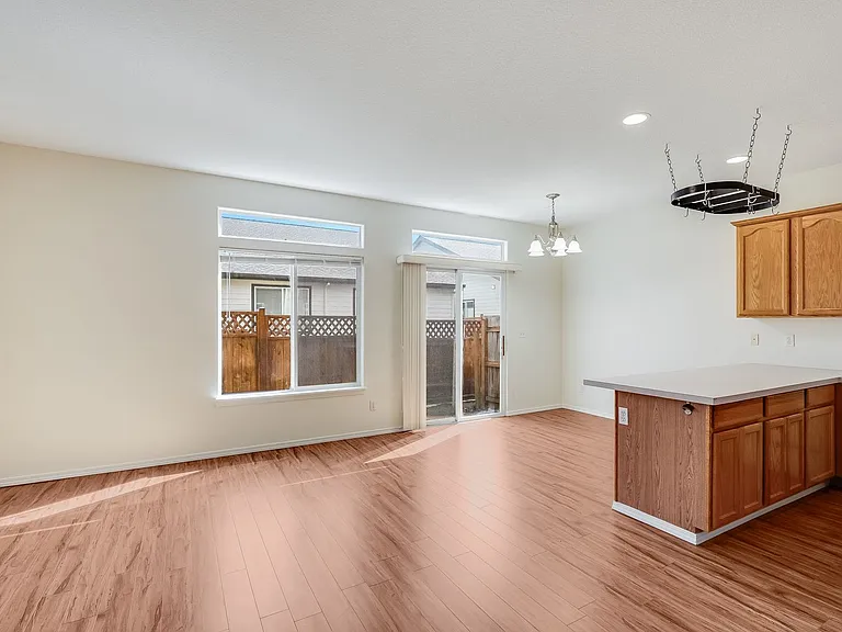 908 SW 175th Ter — Photo 3