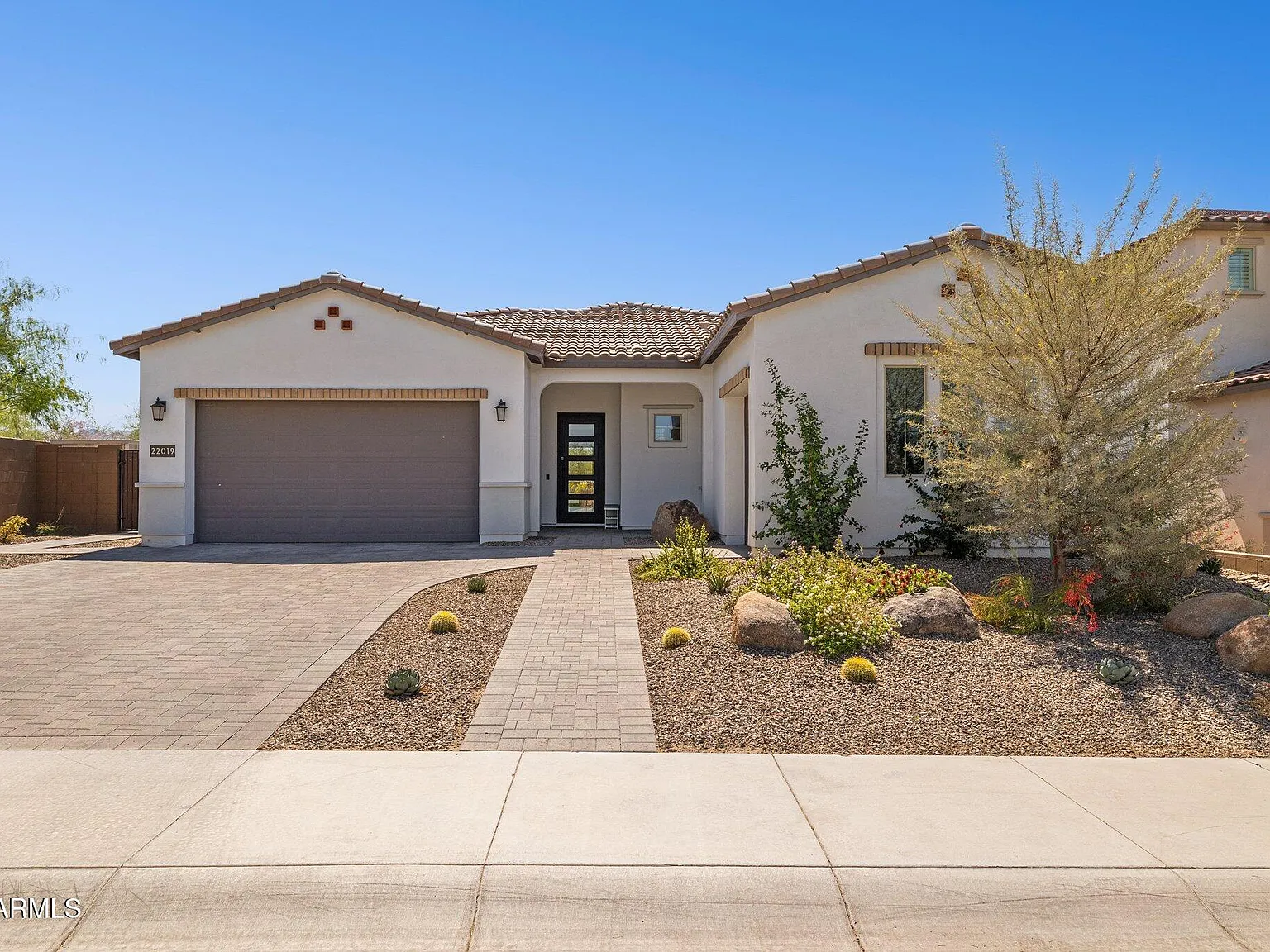3 bed, 2.5 bath, 2654 sqft, $10,000 — Photo 3