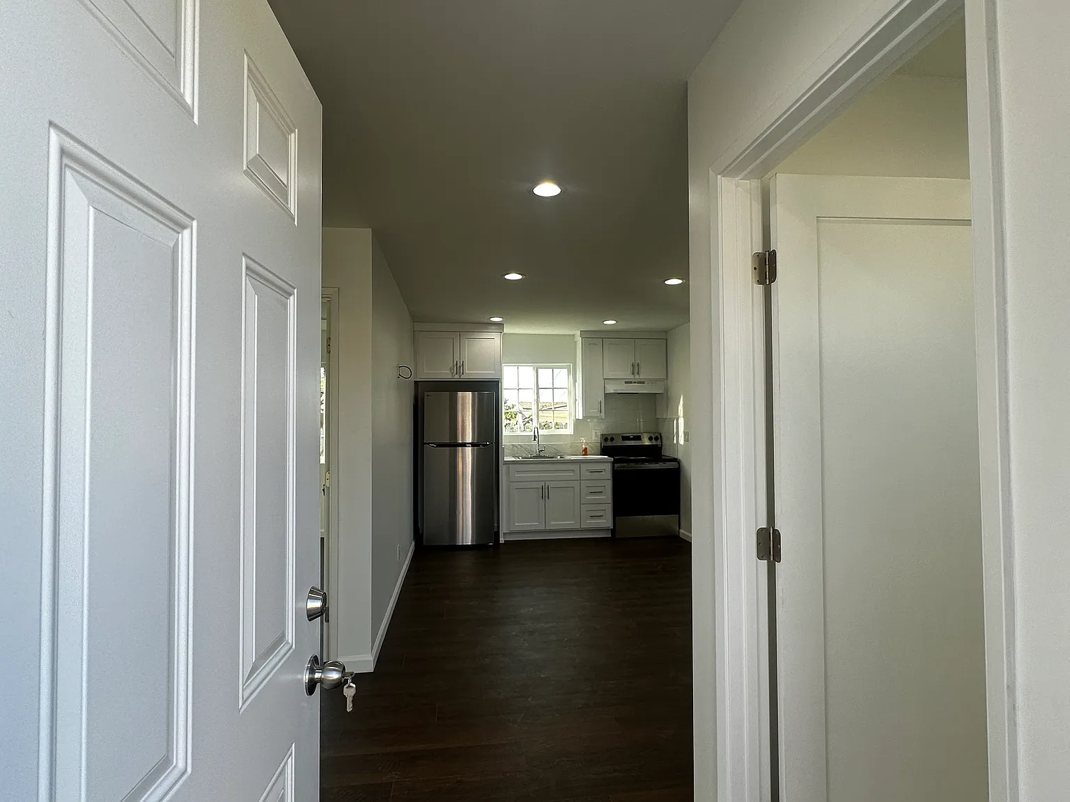 2 bed, 650 sqft, $2,600 — Photo 2