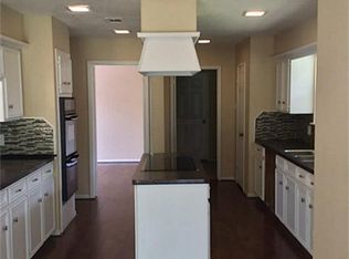 3800 Tompkins Dr, Baytown, TX 77521