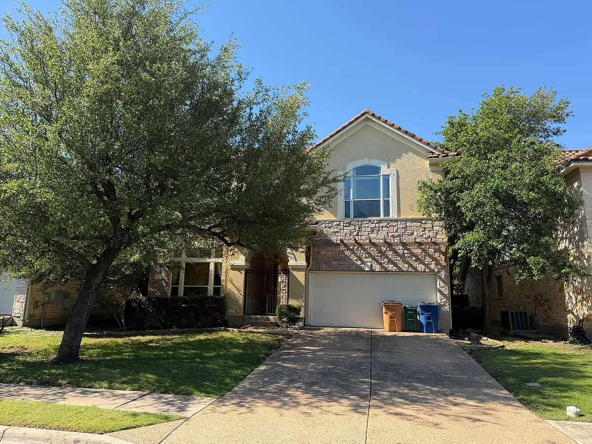 Building Photo - 15205 Interlachen Dr