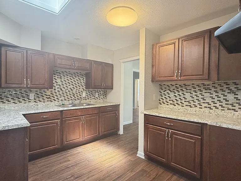 8534 Addison Rd — Photo 5