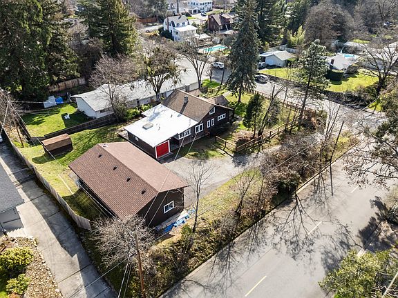 3rd image of 420 NW Savage St