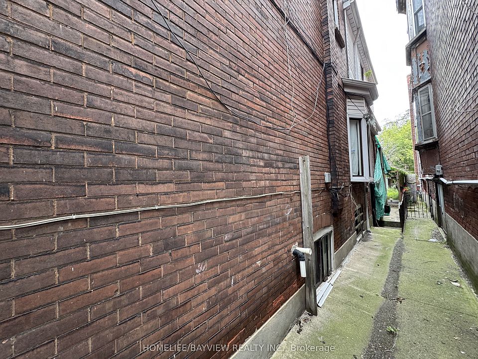 2nd image of 539 Lansdowne Ave