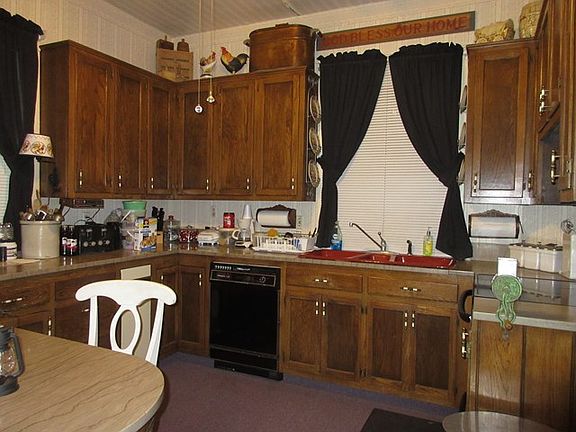 4th image of 334 E 4th St