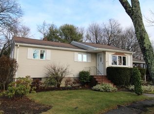 42 Longmeadow Rd, Beverly, MA 01915