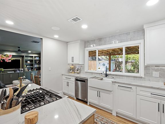 3rd image of 6424 Curzon Ave