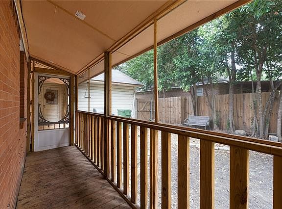 5th image of 1106 Bandera Ln