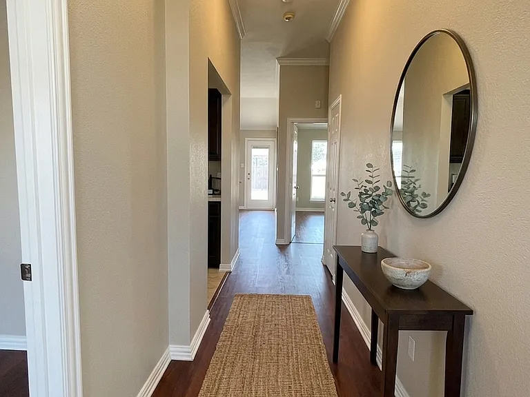 1919 Lennox Ln — Photo 10