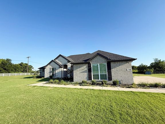 2nd image of 104 Cottonwood Ct