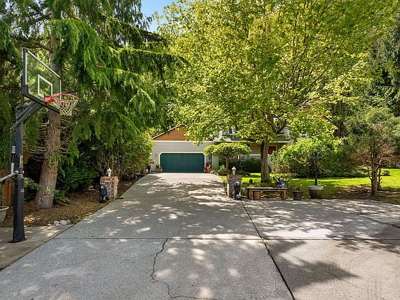 2nd image of 924 Grennan Pl