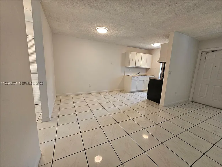 4621 SW 33rd Ave #4 — Photo 4
