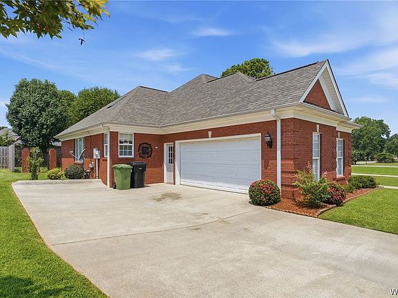 2nd image of 717 Beverly Dr