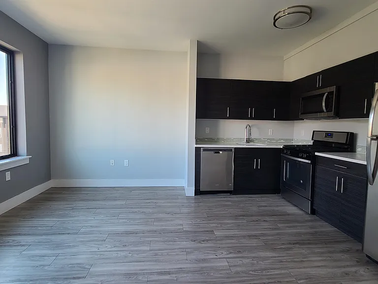 5711 Washington St #404 — Photo 2
