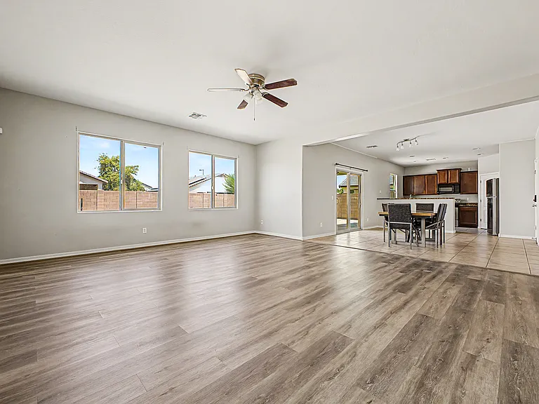 25392 W Carson Dr — Photo 4