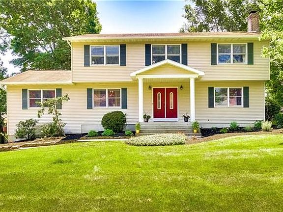 2nd image of 6 Perillo Ct