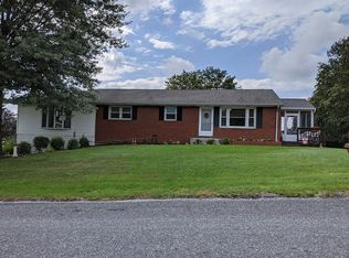 14149 Crest Ave, Waynesboro, PA 17268