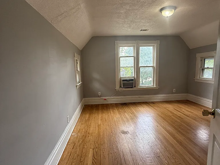 1020 S Park St #2 — Photo 7