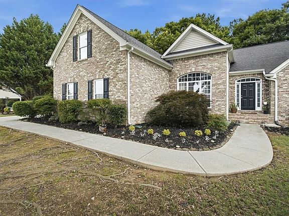 2nd image of 2620 Snowcrest Pl