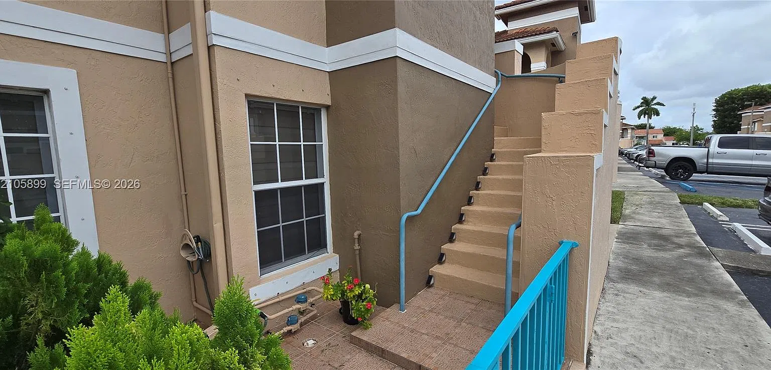 6466 SW 130th Pl — Photo 3
