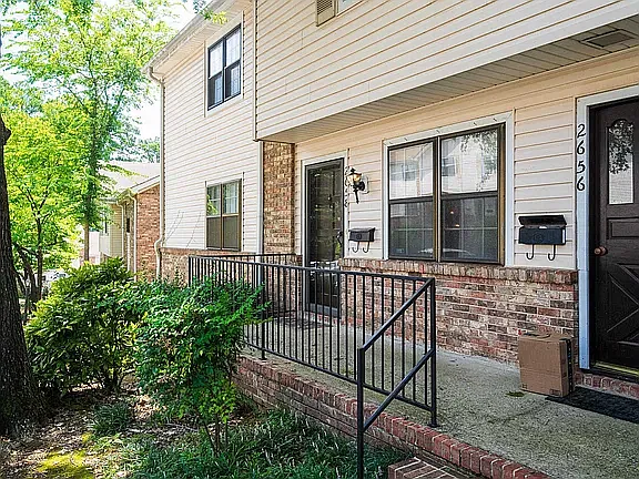 2 bed, 1115 sqft, $1,600 — Photo 2